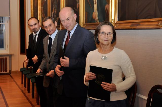 Na zdjęciu od prawej: prof. Ewa Bednarczuk, prof. Janusz Zawiła-Niedźwiecki, prof. Marek Radomski, prof. Jacek Rąbkowski