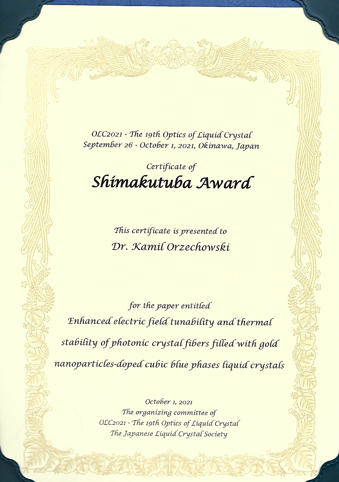 Shimakutuba Award at the OLC 2021 conference for the poster entitled "Enhanced electric field tunability and thermal stability of photonic crystal fibers filled with gold nanoparticles-doped cubic blue phases liquid crystals".