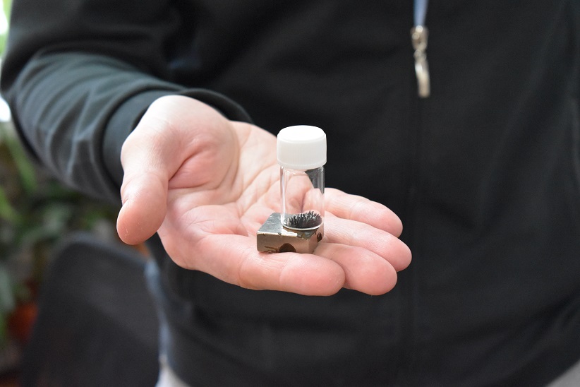 Nanoadsorbent response to the application of neodymium magnet.