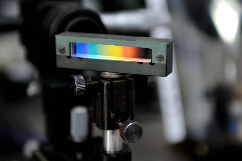The photo shows the color scale of visible light.